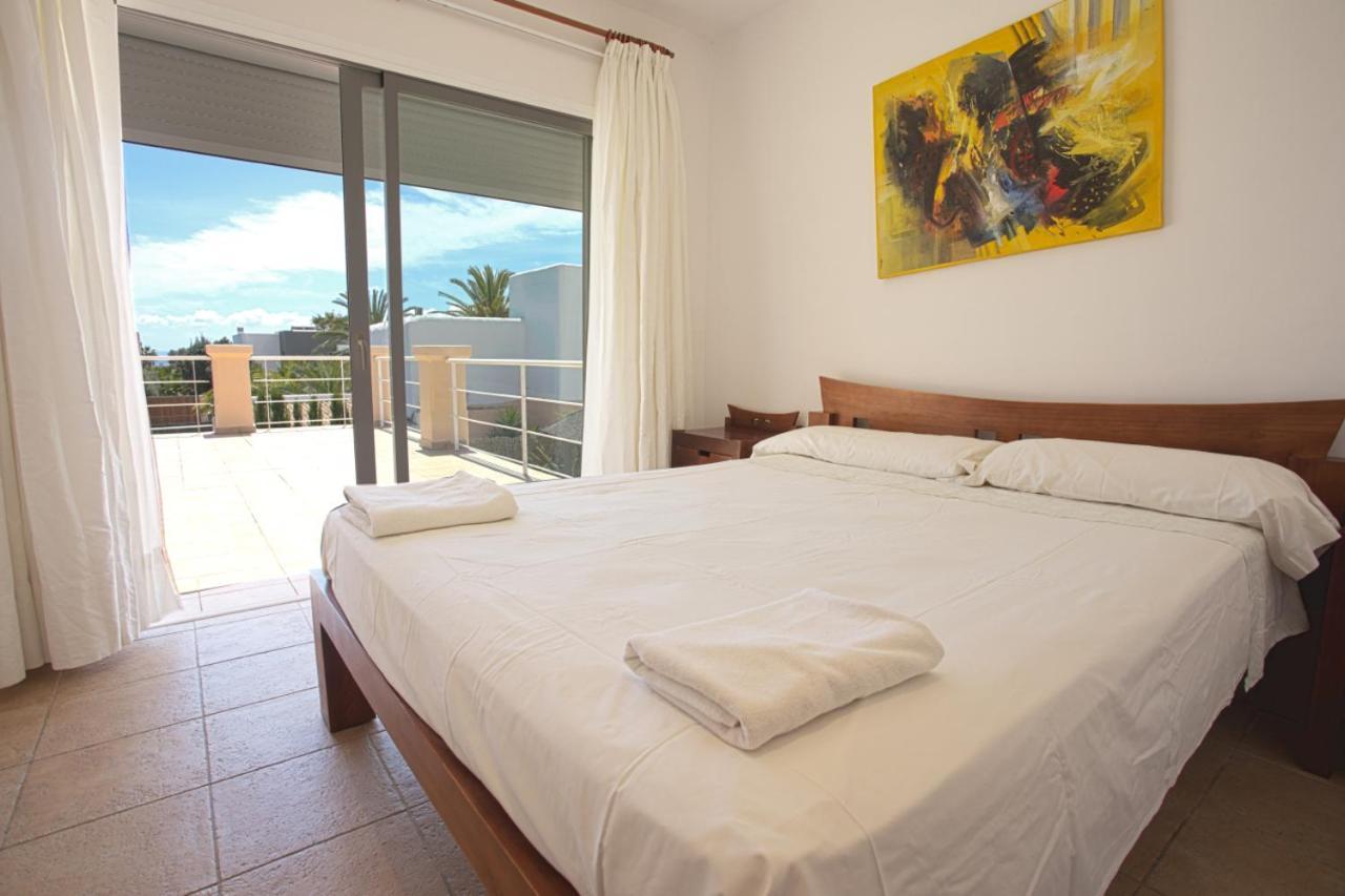 Villa Tom Is Near To Playa Den Bossa Sant Jordi de ses Salines Exterior photo