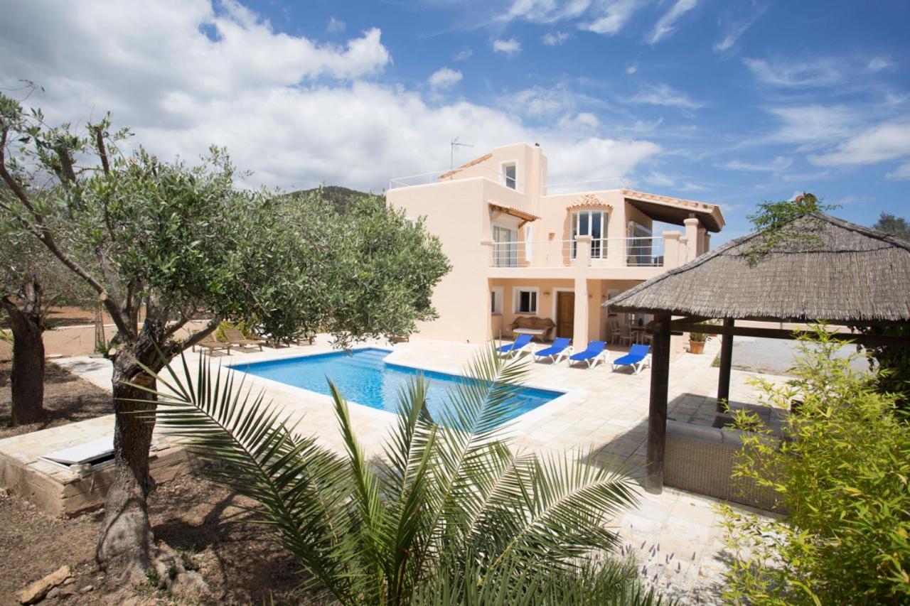 Villa Tom Is Near To Playa Den Bossa Sant Jordi de ses Salines Exterior photo