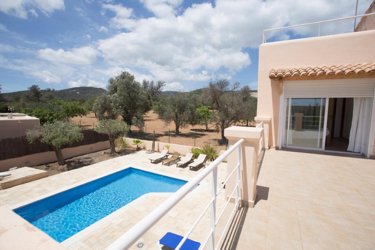 Villa Tom Is Near To Playa Den Bossa Sant Jordi de ses Salines Exterior photo
