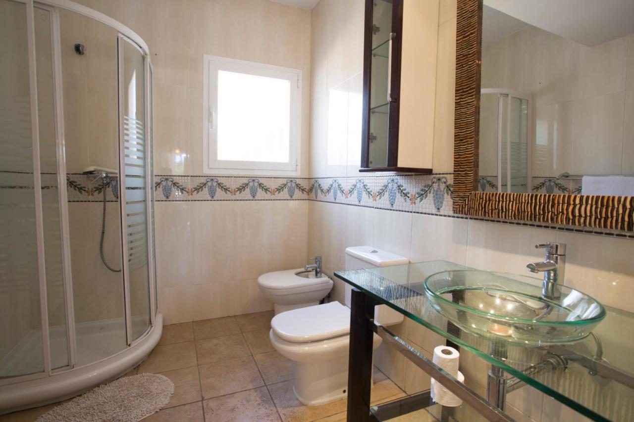 Villa Tom Is Near To Playa Den Bossa Sant Jordi de ses Salines Exterior photo
